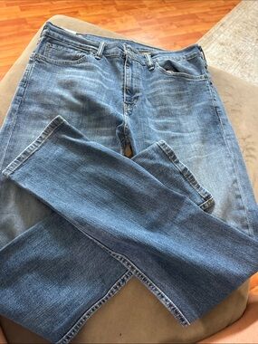 Levi's Men's Medium Blue Straight Jeans